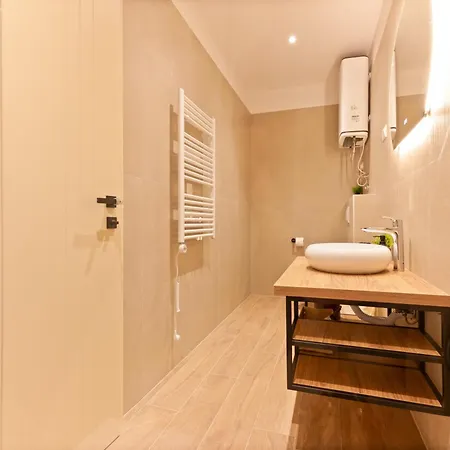 Luxury Splite Moj בית הארחה 4*